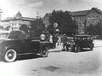 Benzinska stanica kod HNK  Pojava prve benzinske stanice zabilježena je u Zagrebu 1932. godine u Šoštarićevoj ulici 12. Njome se koristila privatna nabavljačka zadruga vlasnika Autotaksa čije ime je bilo „Autozov”, a kao komercijalna institucija bila je protokolirana kod Kraljevnoga sudbenog stola. Ostale su stanice bile su u Martićevoj 13, ispred HNK-a, na današnjem Trgu žrtava fašizma, na Starčevićevu trgu i na nekoliko drugih lokacija. Jedna od najstarijih stanica tada u okolici Zagreba, čije je konture i danas moguće primijetiti, bila je benzinska stanica u Samoboru, dok je u Gospiću stari model stanice postojao čak do 1963. godine. Prve stanice za današnje standarde bile su primitivne jer se benzin crpio na ručni pogon budući da je Zagreb struju dobio tek 1908. godine. Jedini benzin koji se mogao kupiti na prvim stanicama zvao se Sphinx, a uz benzin prodavalo se i Mobil-oil i Shell ulje.